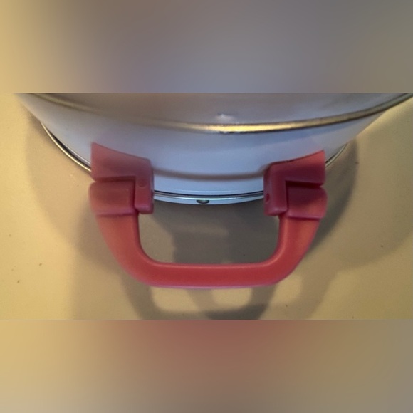 Hello Kitty by Sanrio | 2014 small Nurse Hello Kitty tin. - Picture 5 of 14